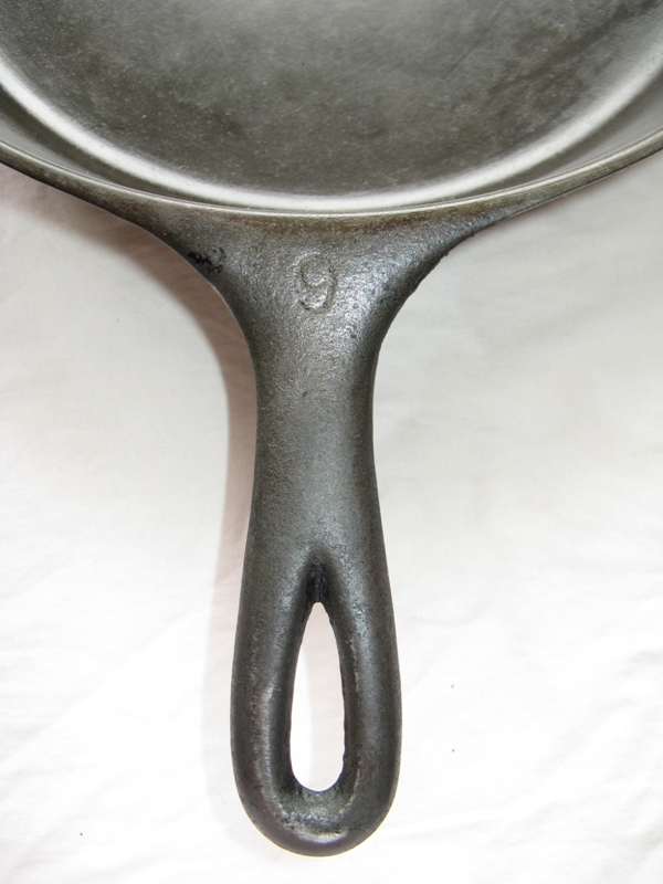 1933-unmarked-wagner-cast-iron-skillet-size-9